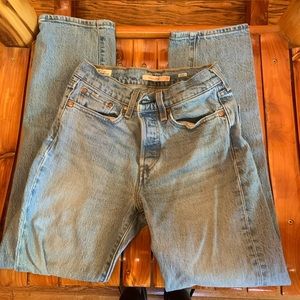 24 Levi Womens